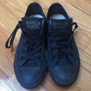 Low top black converse